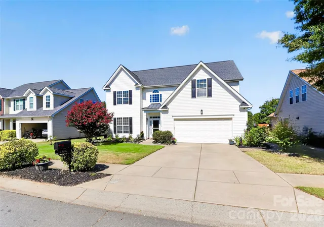 Photo 3 of Single family home for sale at 13012 Neely Glen Dr, Charlotte, NC 28278 | MLS# 4421945 | Listing updated on 2026-10-02