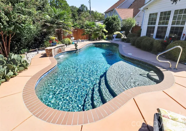Photo 2 of Single family home for sale at 13012 Neely Glen Dr, Charlotte, NC 28278 | MLS# 4421945 | Listing updated on 2026-10-02