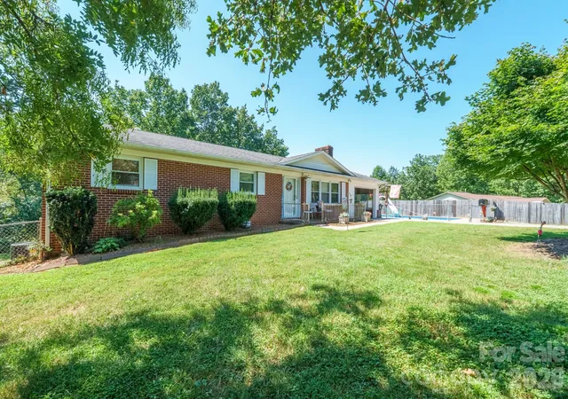 Photo 2 of Single family home for sale at 97 Willow Ct, Taylorsville, NC 28681 | MLS# 4422019 | Listing updated on 2026-09-24