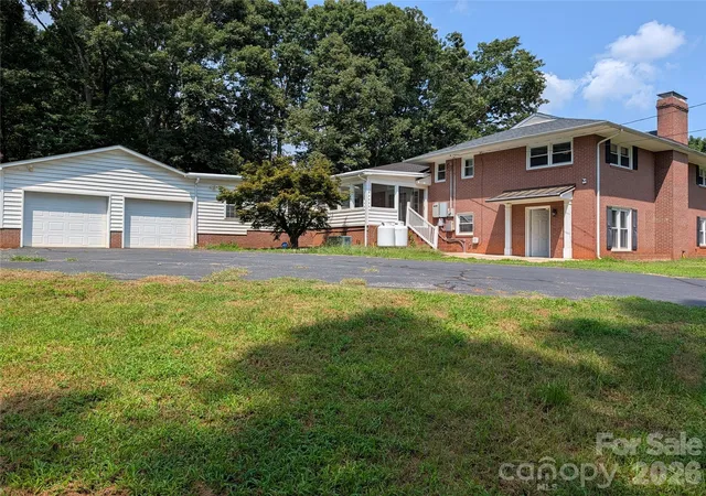 Photo 2 of Single family home for sale at 220 Augusta Dr, Statesville, NC 28625 | MLS# 4422031 | Listing updated on 2026-10-07