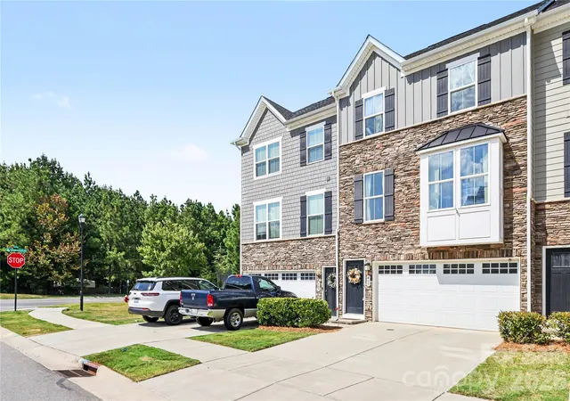 Townhouse for sale at 409 Lahinch Dr, Fort Mill, SC 29708 | MLS# 4422051