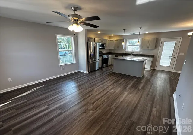 Photo 4 of Single family home for sale at 408 S Elm St, Pageland, SC 29728 | MLS# 4422110 | Listing updated on 2026-09-11