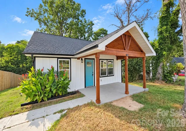 Photo 1 of Single family home for sale at 142 S Morrow Ave, Albemarle, NC 28001 | MLS# 4422142 | Listing updated on 2026-09-15