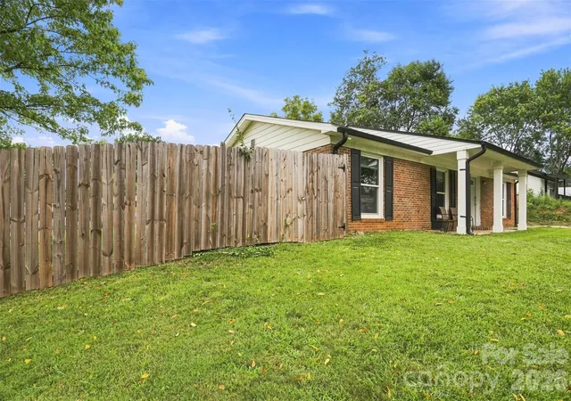 Photo 4 of Single family home for sale at 3601 Fagan Way, Charlotte, NC 28216 | MLS# 4422148 | Listing updated on 2026-09-15