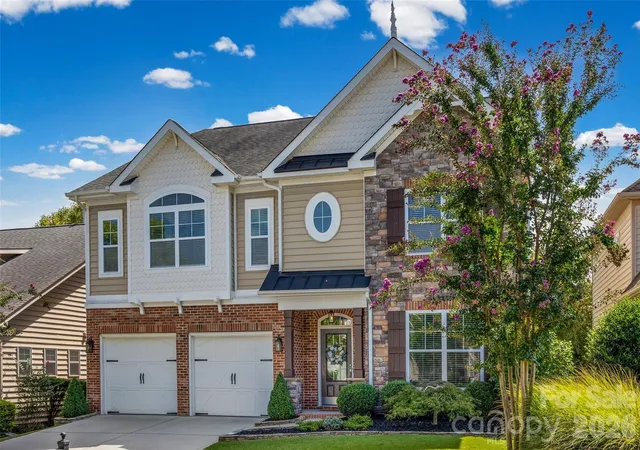 Photo 1 of Single family home for sale at 8029 Whitehawk Hl Rd, Waxhaw, NC 28173 | MLS# 4422211 | Listing updated on 2026-10-02