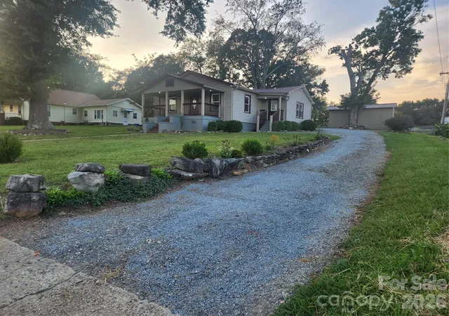 Photo 2 of Single family home for sale at 8 N Summit Ave, Granite Falls, NC 28630 | MLS# 4422269 | Listing updated on 2026-09-14