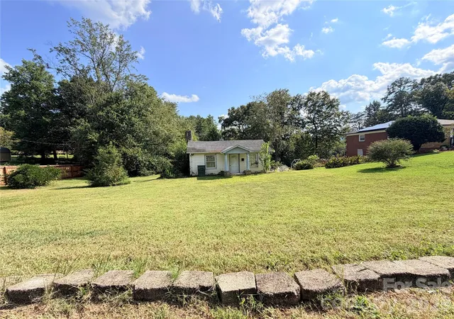 Photo 2 of Sale Pending at 725 Tron Ave Nw, Valdese, NC 28690 | MLS# 4422280 | Listing updated on 2026-09-08