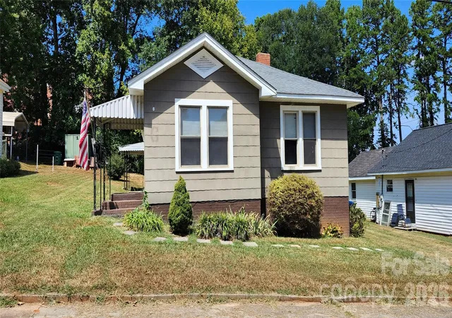 Photo 1 of Single family home for sale at 217 10th Street, Cramerton, NC 28032 | MLS# 4422300 | Listing updated on 2026-10-07