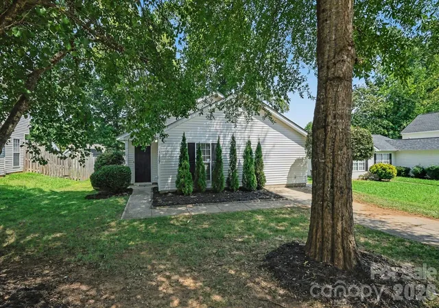 Photo 1 of Single family home for sale at 11207 Gold Pan Rd, Charlotte, NC 28215 | MLS# 4422305 | Listing updated on 2026-09-14