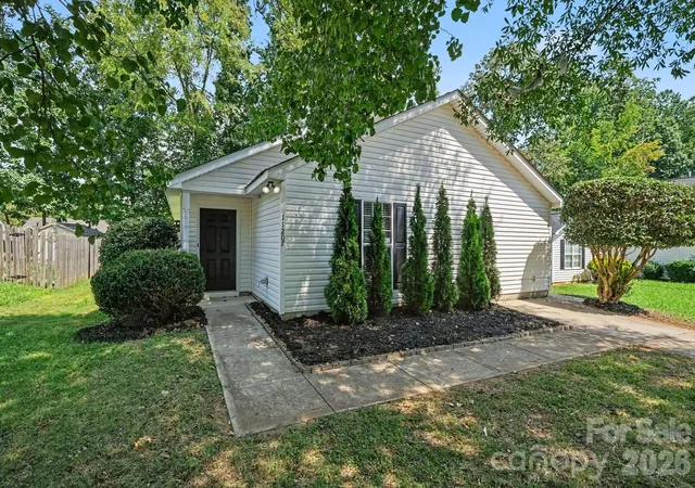 Photo 2 of Single family home for sale at 11207 Gold Pan Rd, Charlotte, NC 28215 | MLS# 4422305 | Listing updated on 2026-09-14