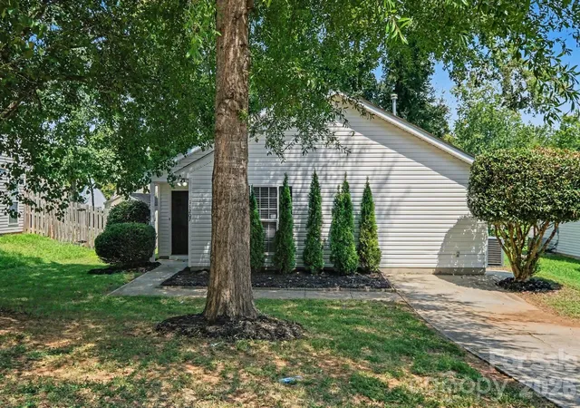 Photo 3 of Single family home for sale at 11207 Gold Pan Rd, Charlotte, NC 28215 | MLS# 4422305 | Listing updated on 2026-09-14