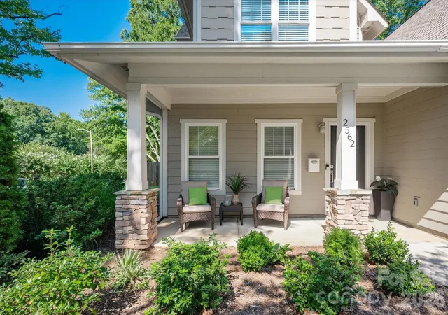 Photo 1 of Single family home for sale at 2562 Roseview Ln, Charlotte, NC 28205 | MLS# 4422319 | Listing updated on 2026-10-13