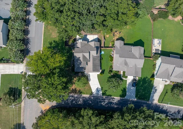 Photo 2 of Single family home for sale at 2562 Roseview Ln, Charlotte, NC 28205 | MLS# 4422319 | Listing updated on 2026-10-13