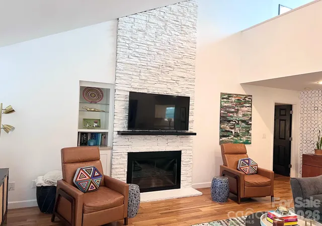 Photo 2 of Single family home for sale at 496 17th Avenue Dr NE, Hickory, NC 28601 | MLS# 4422368 | Listing updated on 2026-09-15