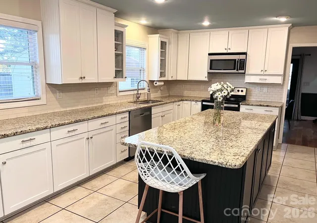 Photo 4 of Single family home for sale at 496 17th Avenue Dr NE, Hickory, NC 28601 | MLS# 4422368 | Listing updated on 2026-09-15