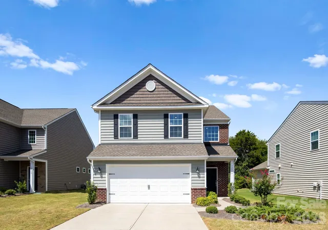 Photo 1 of Single family home for sale at 12866 Canterbury Castle Dr, Charlotte, NC 28273 | MLS# 4422409 | Listing updated on 2026-09-21