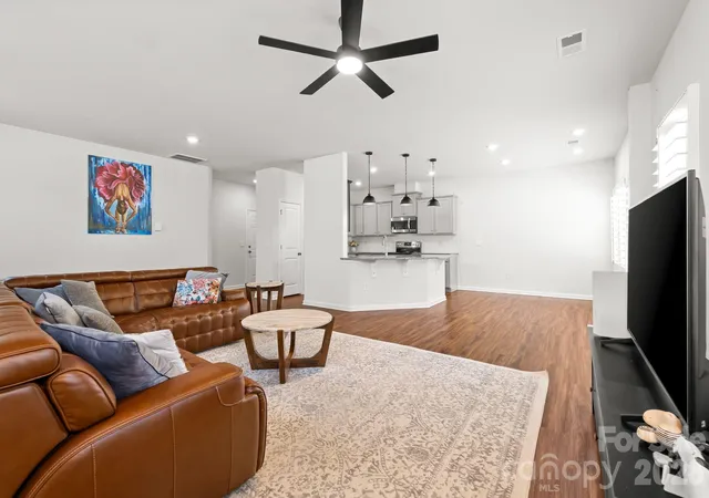 Photo 3 of Single family home for sale at 12866 Canterbury Castle Dr, Charlotte, NC 28273 | MLS# 4422409 | Listing updated on 2026-09-21