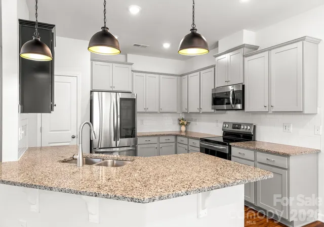 Photo 3 of Single family home for sale at 12866 Canterbury Castle Dr, Charlotte, NC 28273 | MLS# 4422409 | Listing updated on 2026-09-21