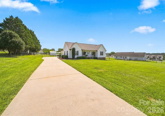 Photo 3 of Single family home for sale at 3294 Cascade Trl, Lincolnton, NC 28092 | MLS# 4422444 | Listing updated on 2026-10-01