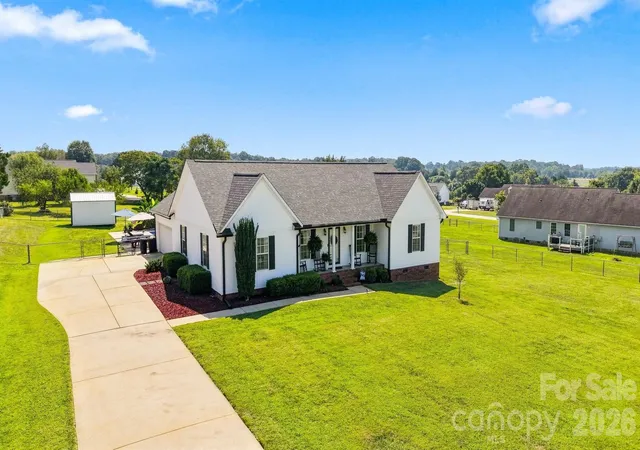 Photo 3 of Single family home for sale at 3294 Cascade Trl, Lincolnton, NC 28092 | MLS# 4422444 | Listing updated on 2026-10-01