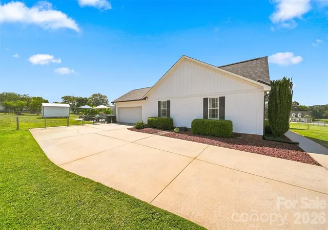 Photo 4 of Single family home for sale at 3294 Cascade Trl, Lincolnton, NC 28092 | MLS# 4422444 | Listing updated on 2026-10-01