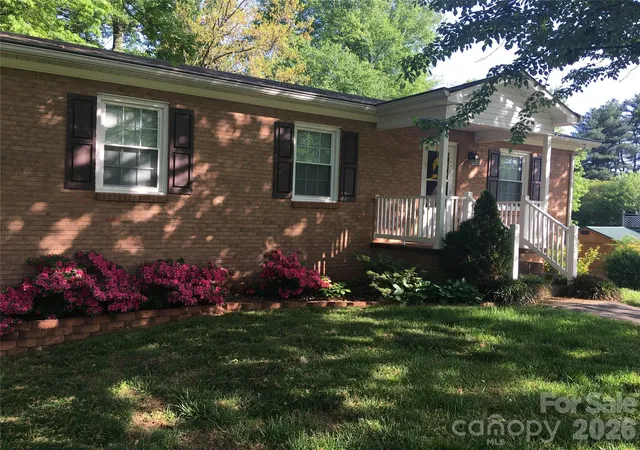 Photo 1 of Single family home for sale at 192 Heritage View Rd, Hickory, NC 28601 | MLS# 4422454 | Listing updated on 2026-09-11