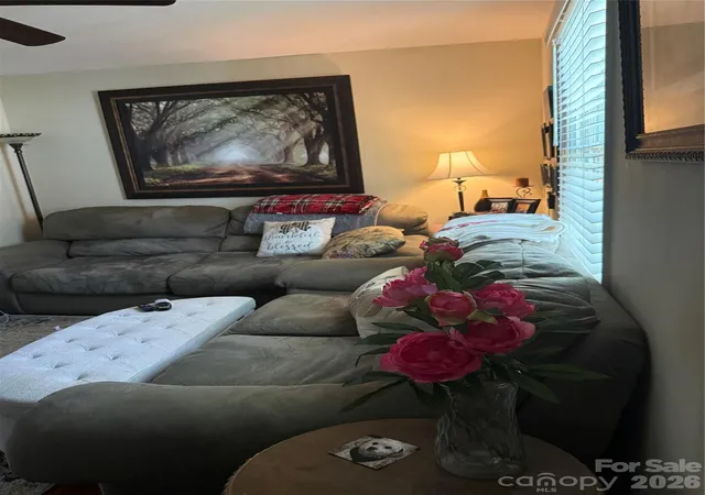 Photo 4 of Single family home for sale at 192 Heritage View Rd, Hickory, NC 28601 | MLS# 4422454 | Listing updated on 2026-09-11