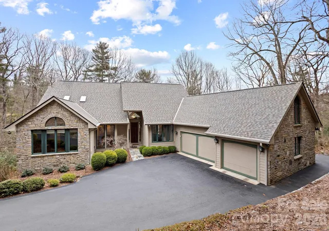 Photo 1 of Single family home for sale at 175 Overlook Dr, Flat Rock, NC 28731 | MLS# 4422500 | Listing updated on 2026-09-09