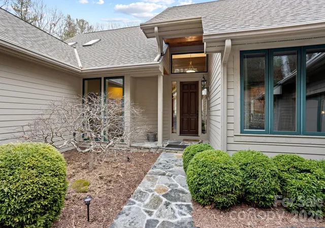 Photo 2 of Single family home for sale at 175 Overlook Dr, Flat Rock, NC 28731 | MLS# 4422500 | Listing updated on 2026-09-09
