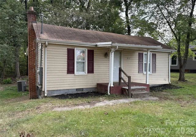 Photo 1 of Sale Pending at 612 24th Street Sw, Hickory, NC 28602 | MLS# 4422503 | Listing updated on 2026-09-14