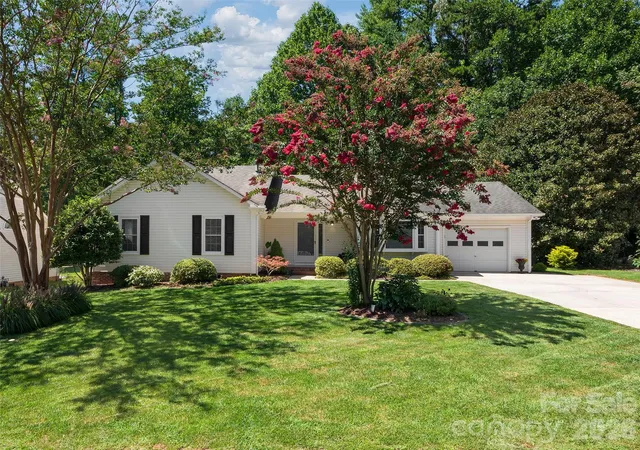 Photo 1 of Single family home for sale at 22 Southchase Dr, Fletcher, NC 28732 | MLS# 4422521 | Listing updated on 2026-09-30