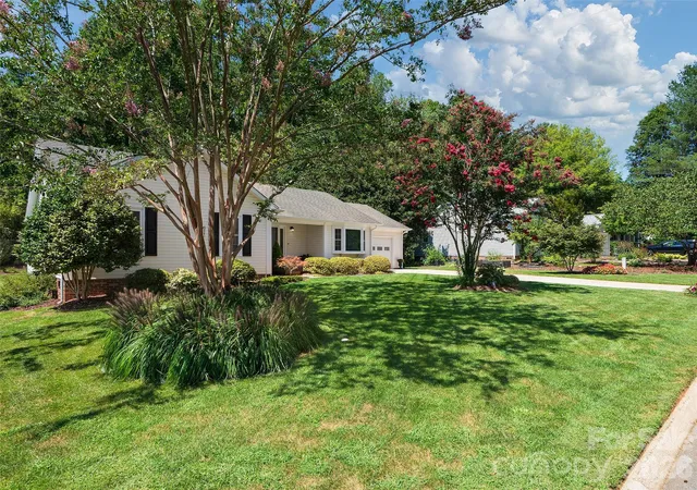 Photo 3 of Single family home for sale at 22 Southchase Dr, Fletcher, NC 28732 | MLS# 4422521 | Listing updated on 2026-09-30
