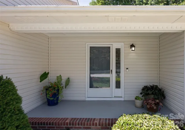 Photo 3 of Single family home for sale at 22 Southchase Dr, Fletcher, NC 28732 | MLS# 4422521 | Listing updated on 2026-09-30