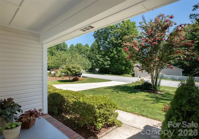 Photo 4 of Single family home for sale at 22 Southchase Dr, Fletcher, NC 28732 | MLS# 4422521 | Listing updated on 2026-09-30