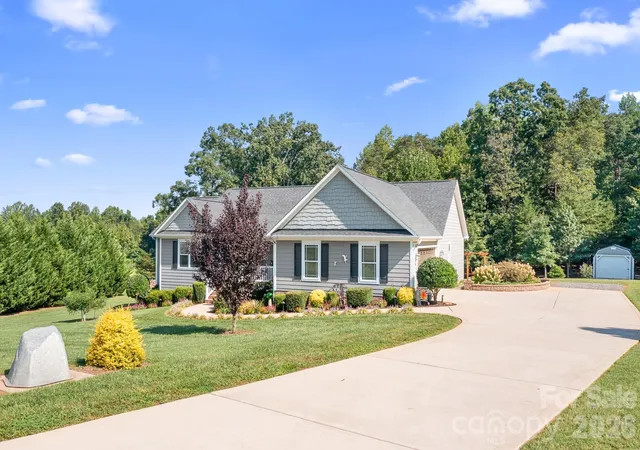 Photo 3 of Single family home for sale at 1928 Cordia Cir, Newton, NC 28658 | MLS# 4422534 | Listing updated on 2026-09-15