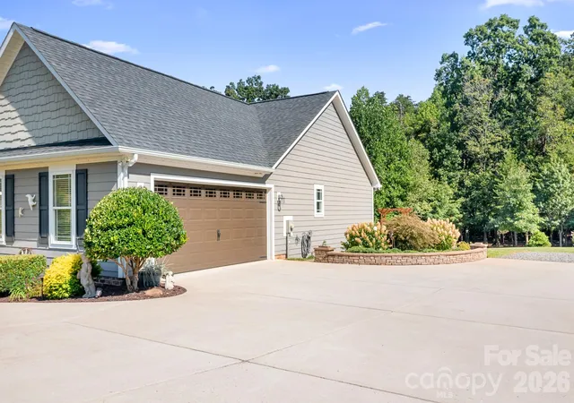 Photo 4 of Single family home for sale at 1928 Cordia Cir, Newton, NC 28658 | MLS# 4422534 | Listing updated on 2026-09-15