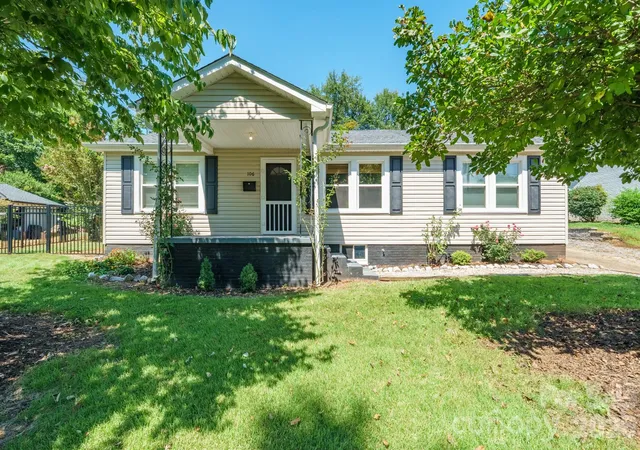 Photo 1 of Single family home for sale at 106 Cascade St, Morganton, NC 28655 | MLS# 4422549 | Listing updated on 2026-09-10