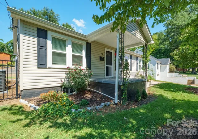 Photo 3 of Single family home for sale at 106 Cascade St, Morganton, NC 28655 | MLS# 4422549 | Listing updated on 2026-09-10