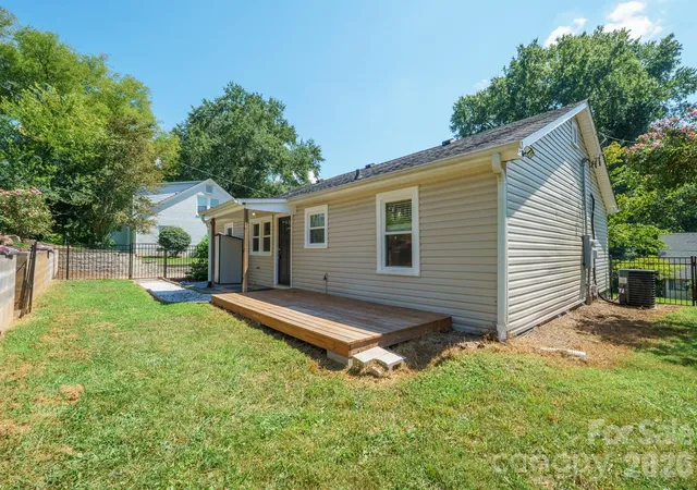 Photo 4 of Single family home for sale at 106 Cascade St, Morganton, NC 28655 | MLS# 4422549 | Listing updated on 2026-09-10