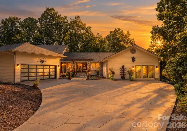 Photo 3 of Single family home for sale at 625 Echo Valley Dr, Bryson City, NC 28713 | MLS# 4422570 | Listing updated on 2026-09-15