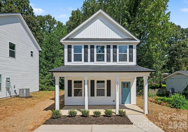 Photo 1 of Single family home for sale at 1425 23rd Avenue Pl Ne, Hickory, NC 28601 | MLS# 4422589 | Listing updated on 2026-09-15