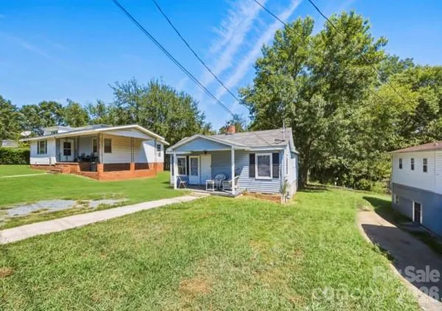 Photo 2 of Single family home for sale at 404 Clinton Ave, Lancaster, SC 29720 | MLS# 4422592 | Listing updated on 2026-10-08