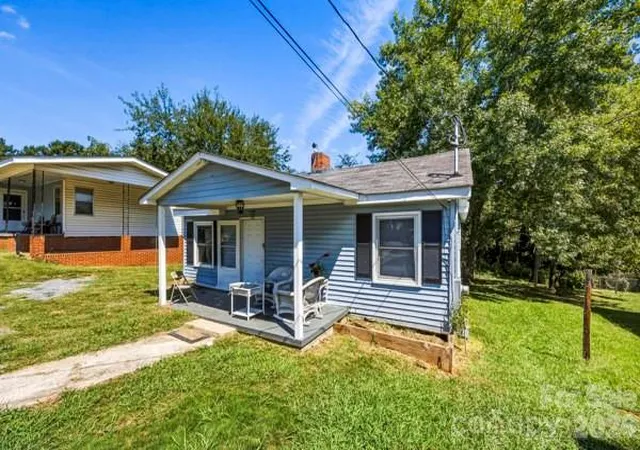 Photo 3 of Single family home for sale at 404 Clinton Ave, Lancaster, SC 29720 | MLS# 4422592 | Listing updated on 2026-10-08