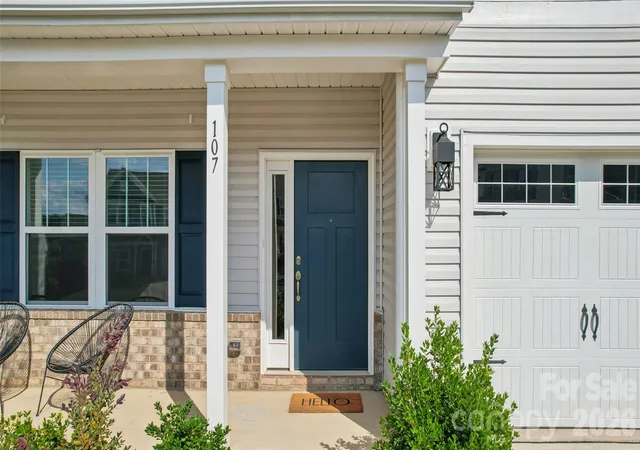 Photo 2 of Single family home for sale at 107 Mooring Dr, Statesville, NC 28677 | MLS# 4422661 | Listing updated on 2026-09-27