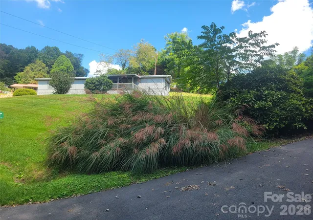 Photo 1 of Single family home for sale at 204 Kudzu Loop, Waynesville, NC | MLS# 4422736 | Listing updated on 2026-10-01