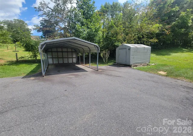 Photo 3 of Single family home for sale at 204 Kudzu Loop, Waynesville, NC | MLS# 4422736 | Listing updated on 2026-10-01