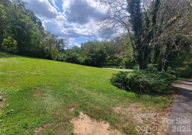 Photo 3 of Single family home for sale at 204 Kudzu Loop, Waynesville, NC | MLS# 4422736 | Listing updated on 2026-10-01