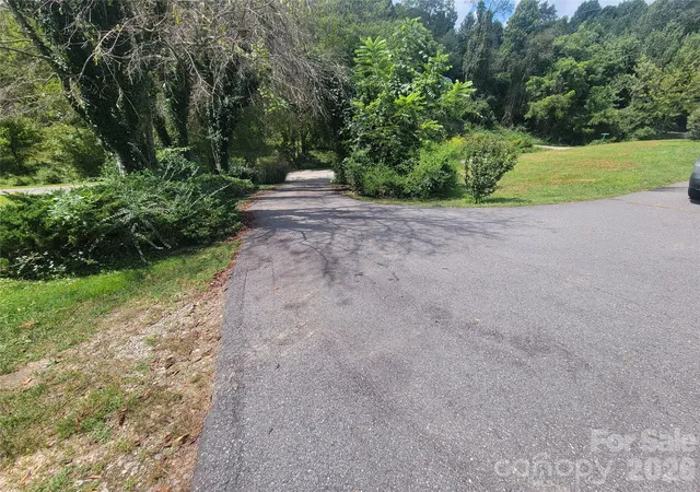 Photo 4 of Single family home for sale at 204 Kudzu Loop, Waynesville, NC | MLS# 4422736 | Listing updated on 2026-10-01