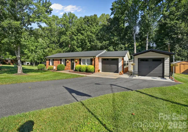 Photo 1 of Single family home for sale at 2428 Side Ln, Conover, NC 28613 | MLS# 4422751 | Listing updated on 2026-09-11