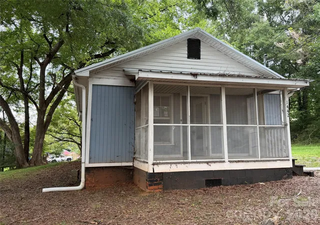 Photo 1 of Single family home for sale at 1442 School St, Statesville, NC 28677 | MLS# 4422803 | Listing updated on 2026-09-14